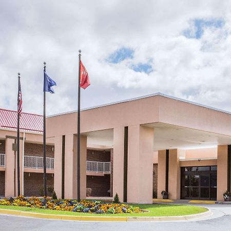 Ramada By Wyndham Wytheville Exteriér fotografie