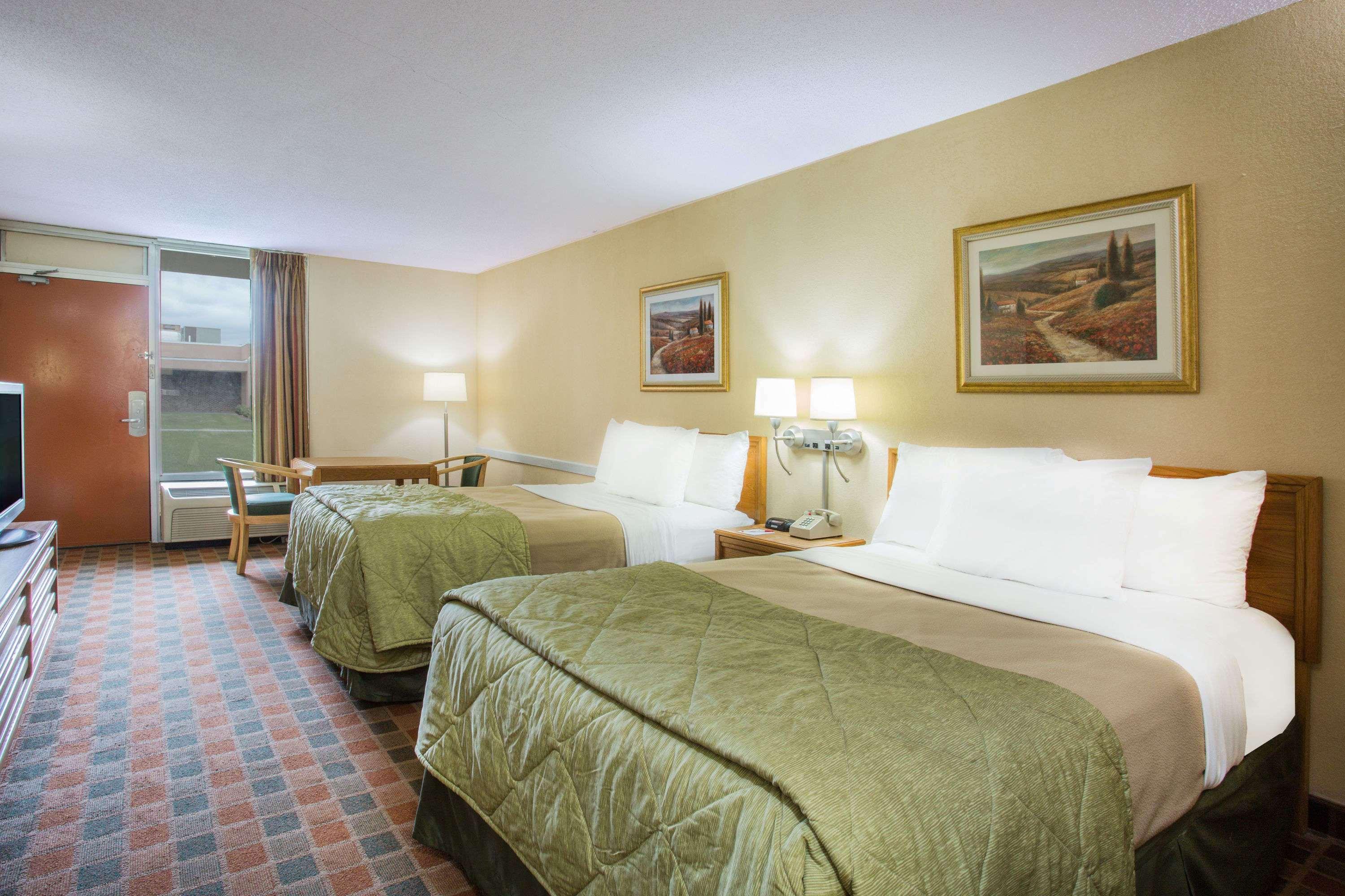 Ramada By Wyndham Wytheville Exteriér fotografie